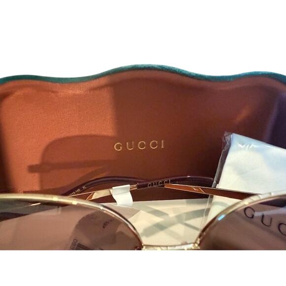Gucci NWT Cut Out Square Sunglasses Gold Frame - Picture 3 of 4